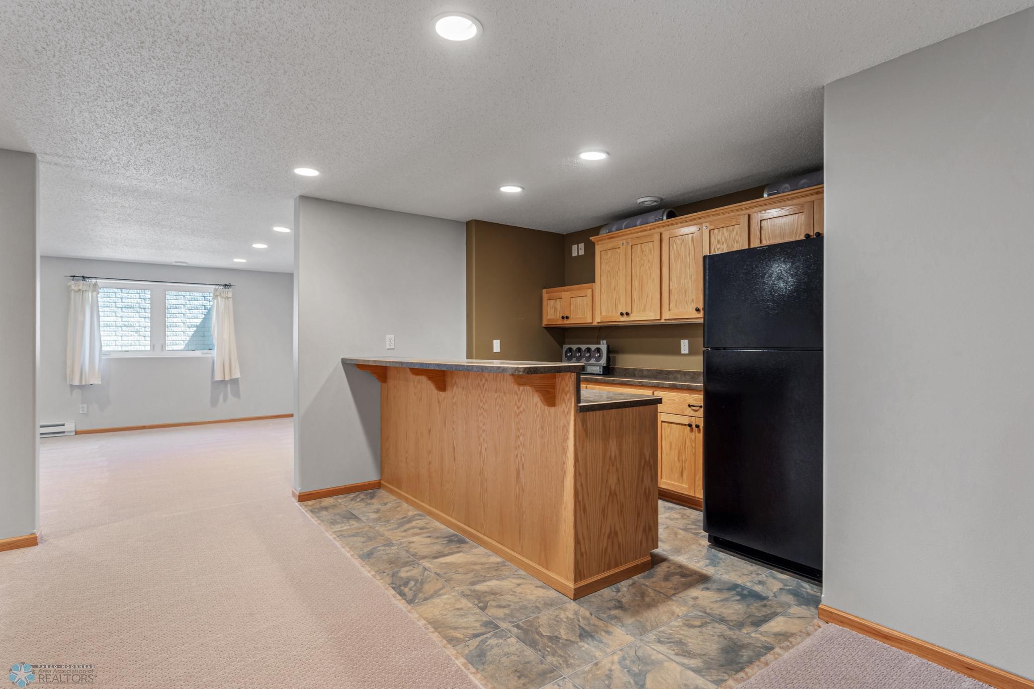 Full Bar/Kitchen