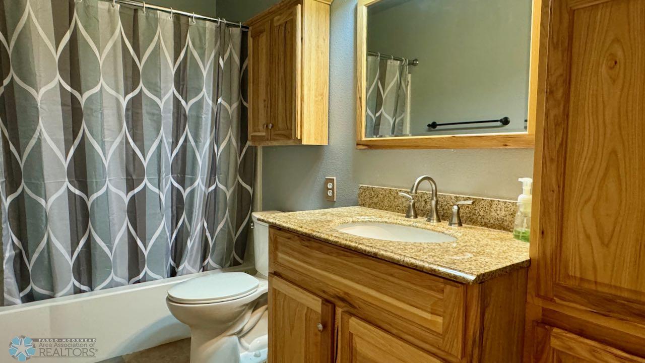 (24) Full Bath Upstairs.jpeg