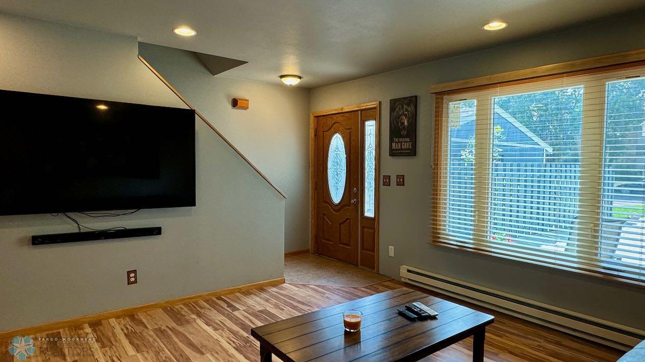 (9) Living Room.jpeg