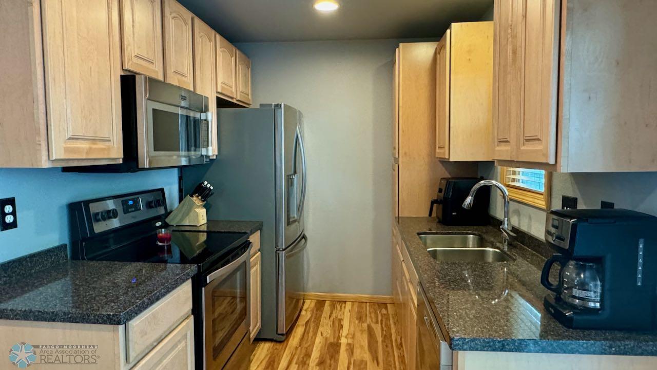 (12) Kitchen.jpeg