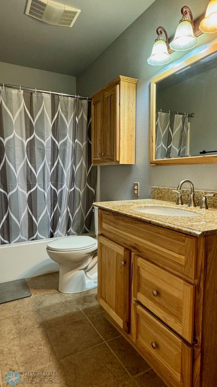 (25) Full Bath Upstairs.jpeg