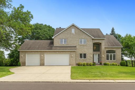 8201 Stone Creek Drive, Chanhassen, MN 55317