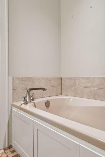 29 Pine Road, Saint Paul, MN 55127