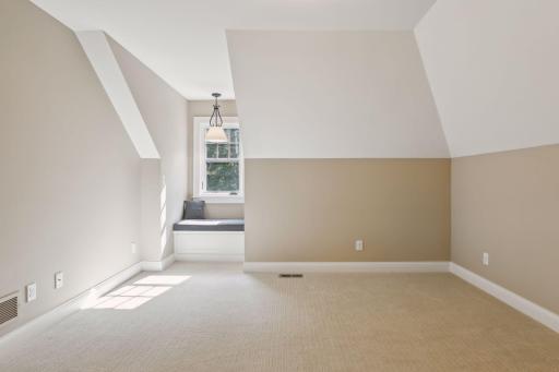 1050 East Avenue, Mahtomedi, MN 55115