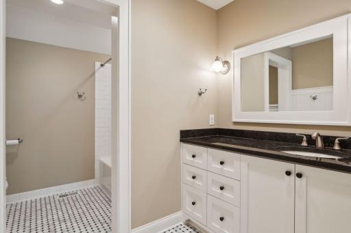 1050 East Avenue, Mahtomedi, MN 55115