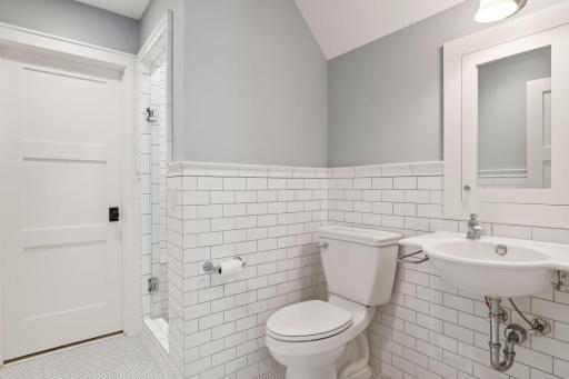 1050 East Avenue, Mahtomedi, MN 55115