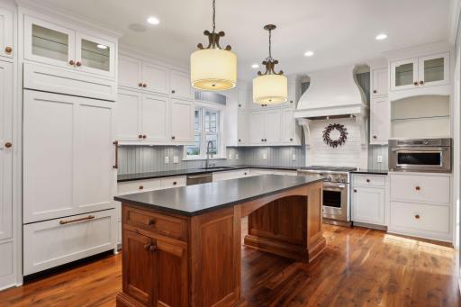 1050 East Avenue, Mahtomedi, MN 55115