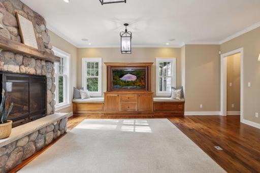 1050 East Avenue, Mahtomedi, MN 55115