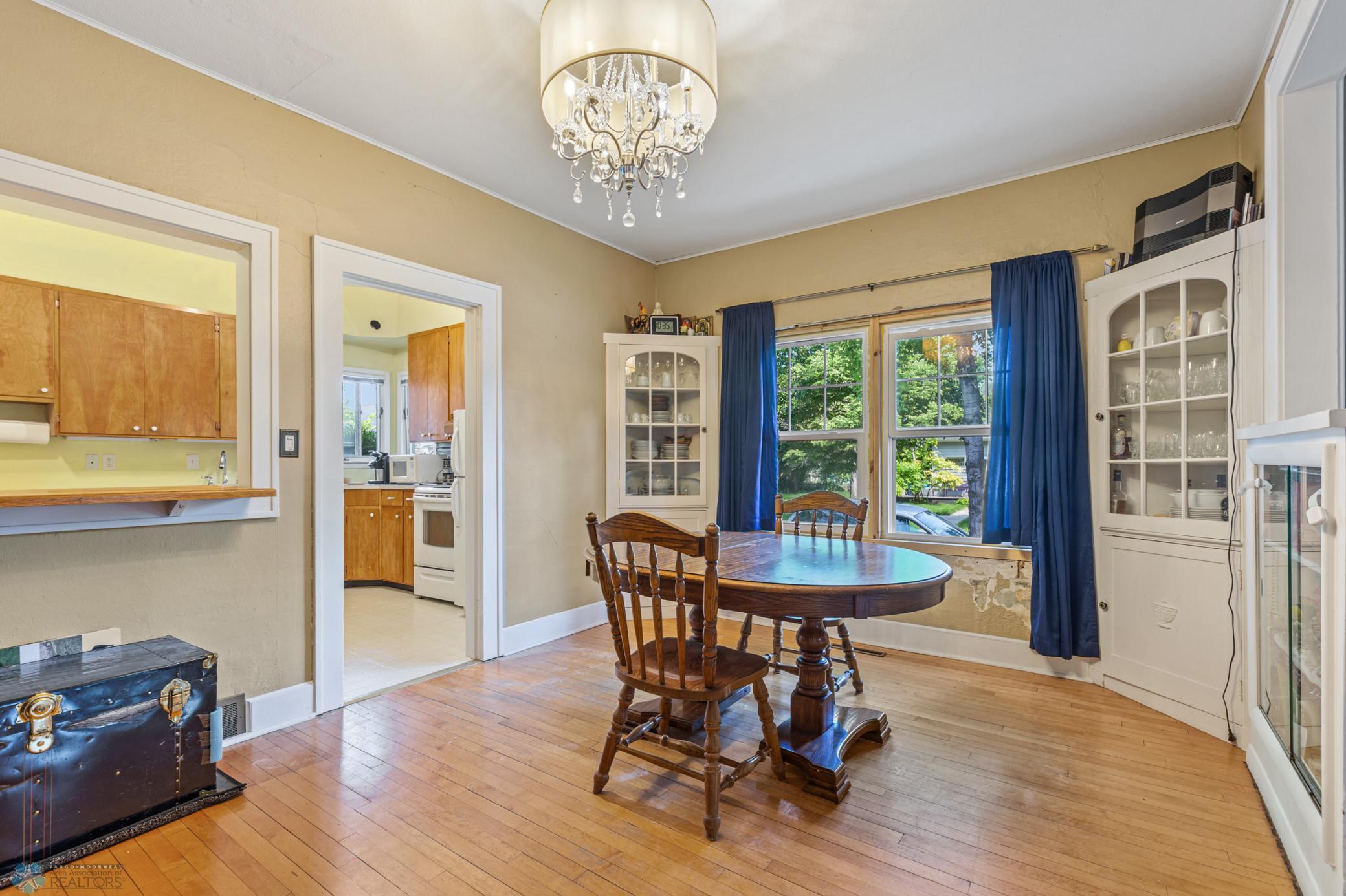 Dining Rm w built-ins