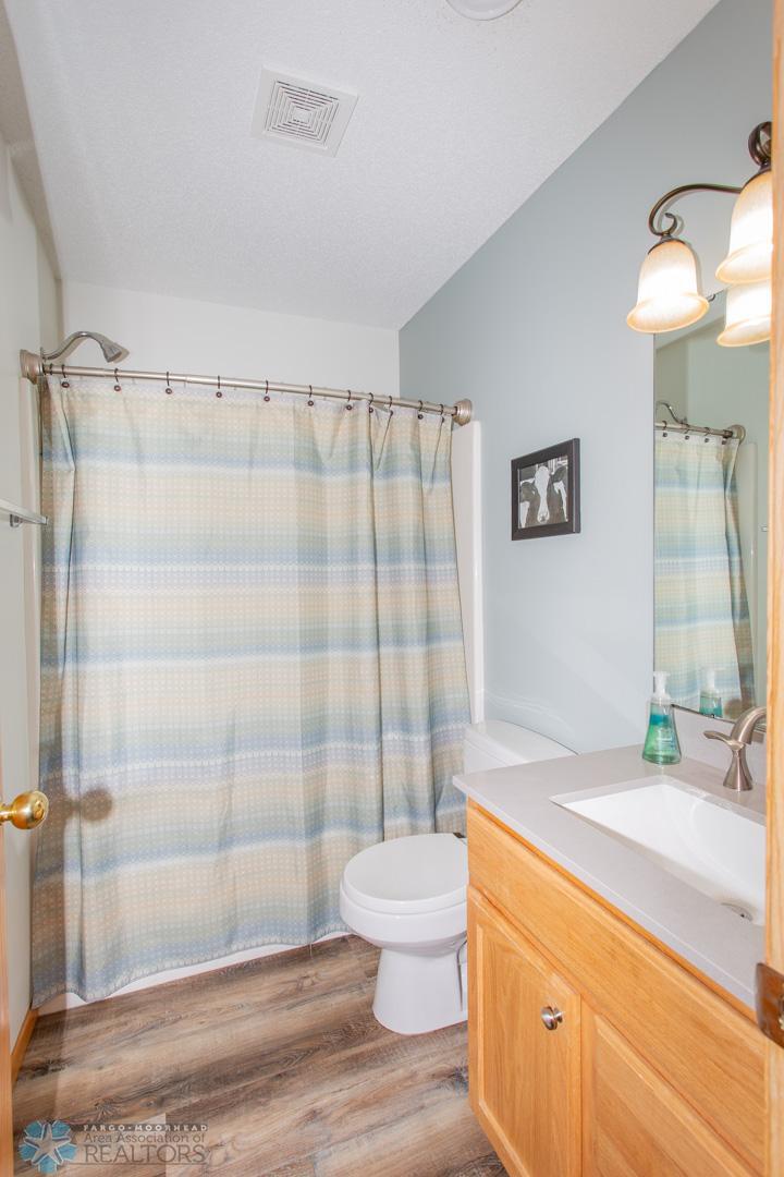LL Full Bathroom with Granite Countertop