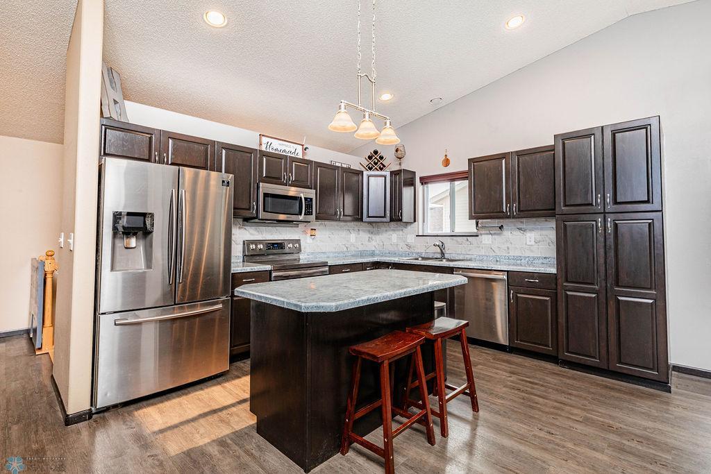Kitchen w/ Island