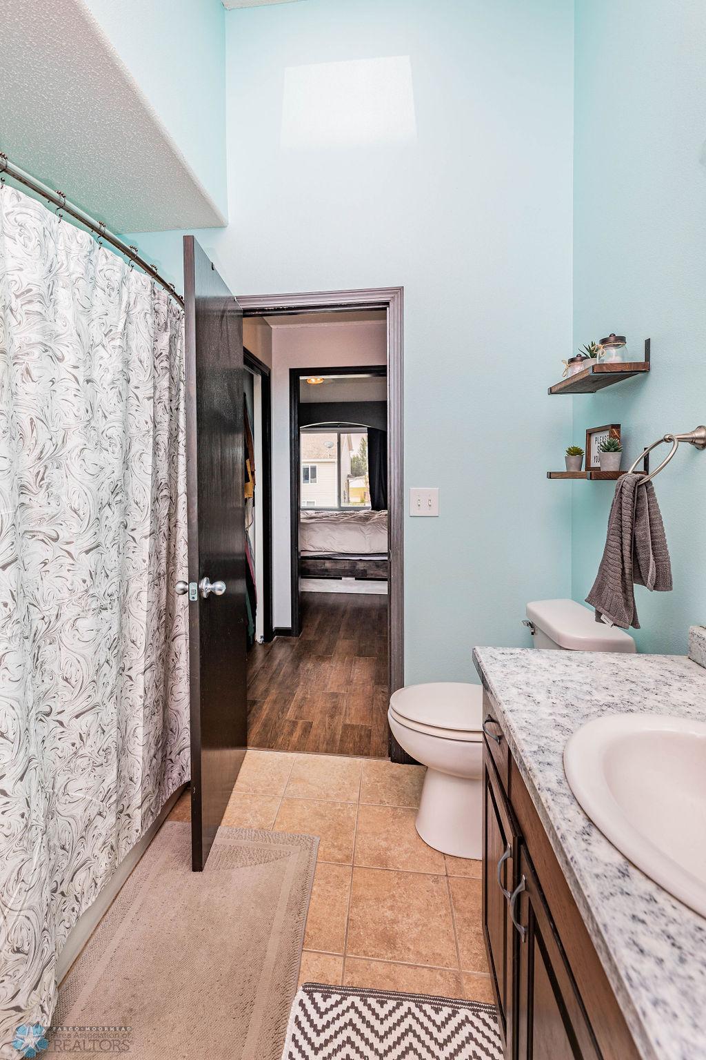 Master Bath/Hollywood Bath