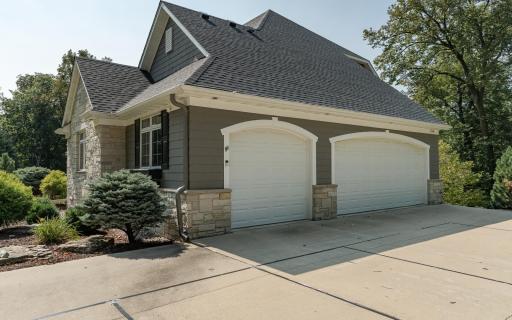 1120 Chippewa Drive NW, Rochester, MN 55901