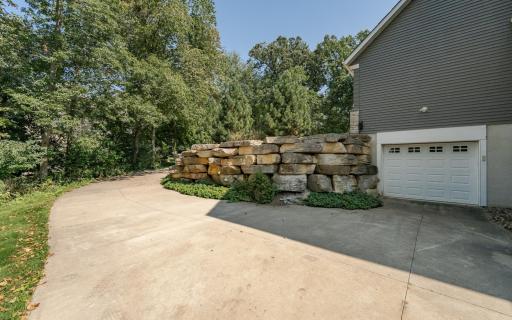 1120 Chippewa Drive NW, Rochester, MN 55901