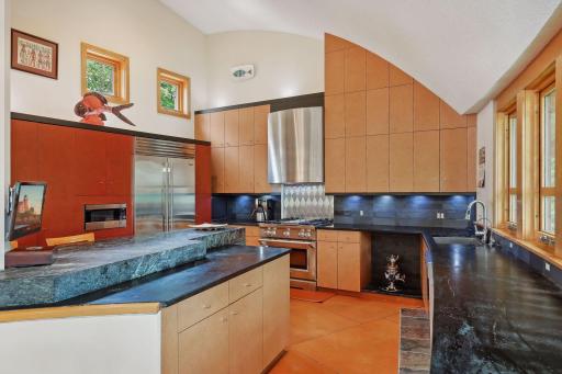 1124 Underhill Circle, Wayzata, MN 55391