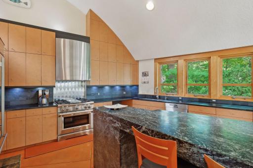 1124 Underhill Circle, Wayzata, MN 55391
