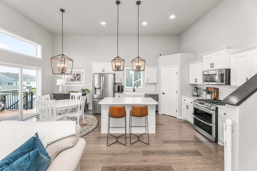 Upgraded fixtures, sink + appliances (double oven!)