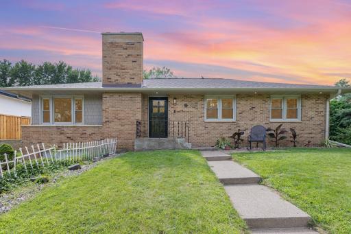 1055 Esther Lane, Saint Paul, MN 55118