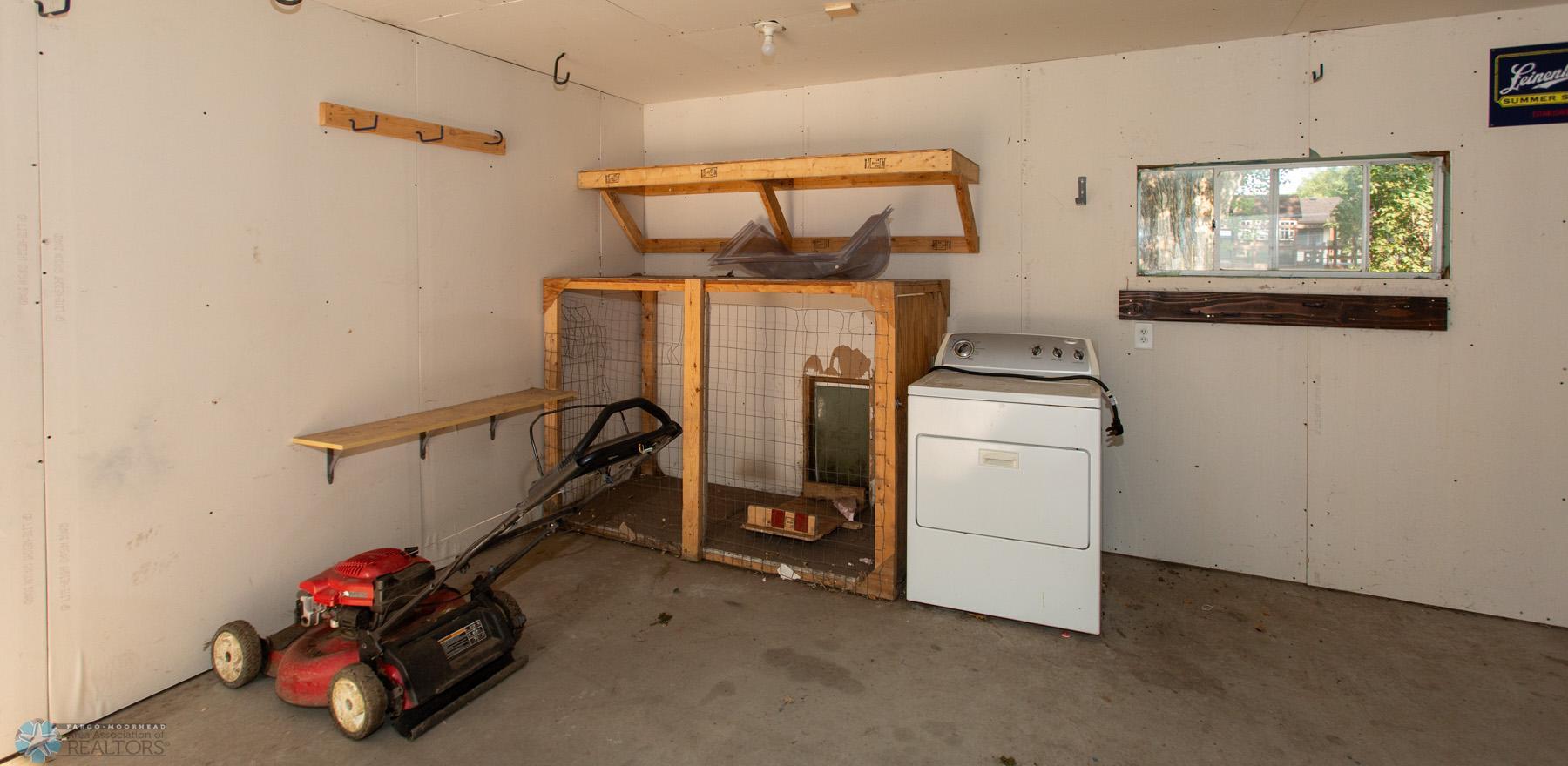 Garage/Kennel
