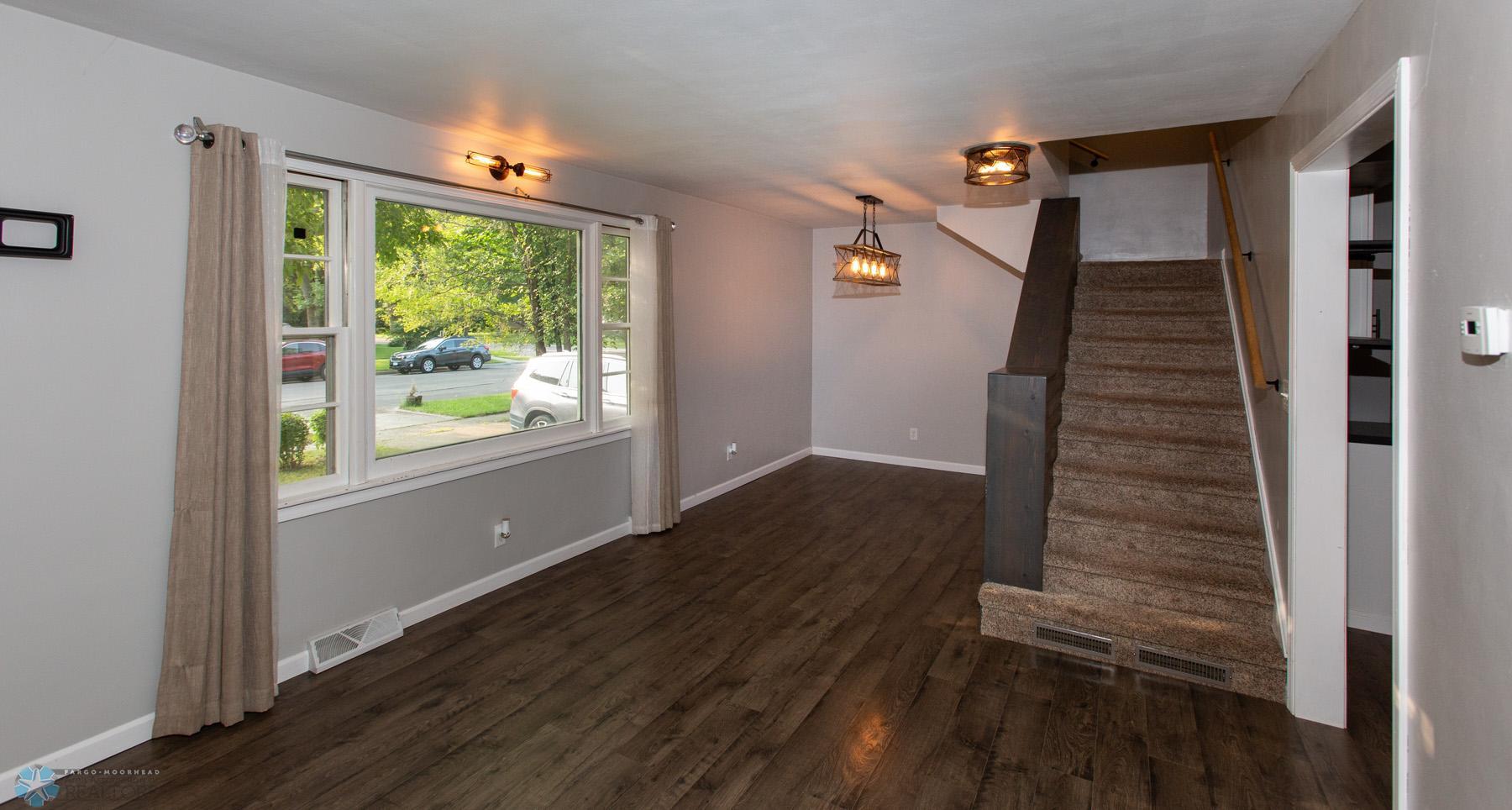 Living Room/Dining Area