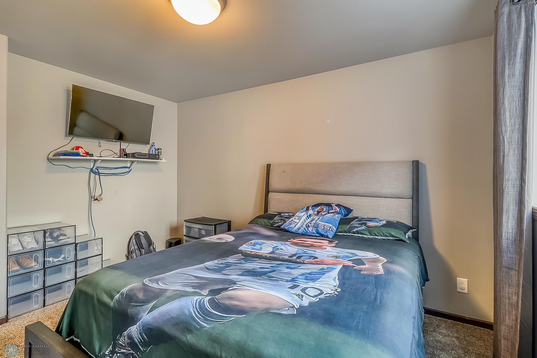 Lower Level Bedroom2_1.jpg