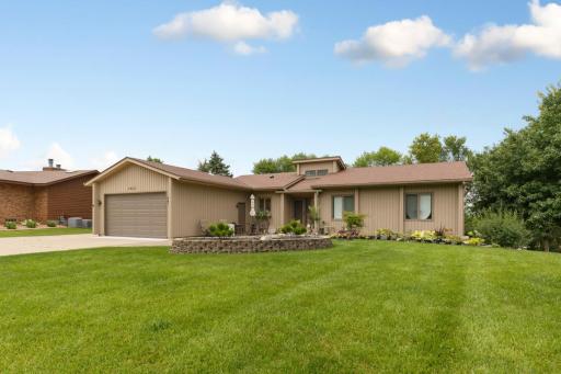 1425 Sunset Drive SW, Owatonna, MN 55060
