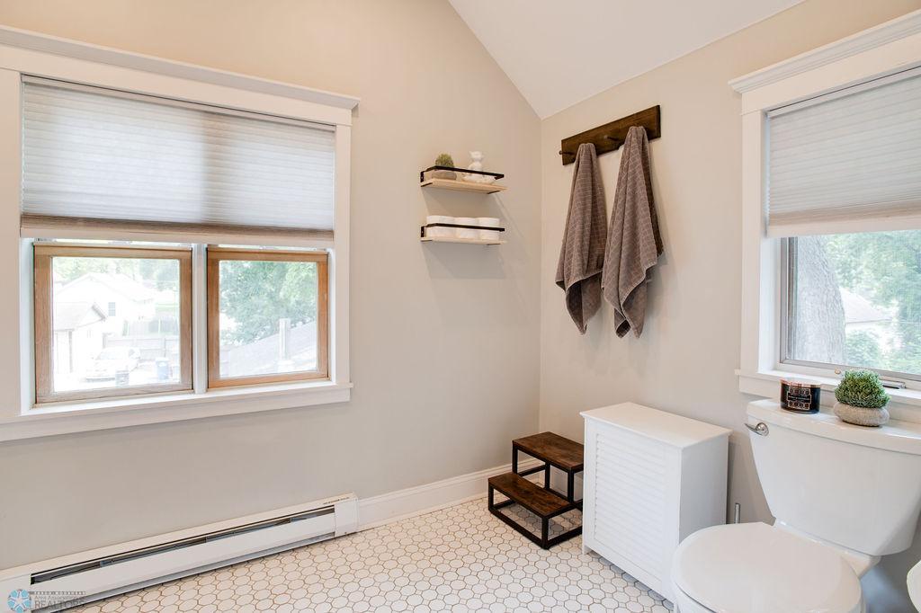 Separate toilet/bath area