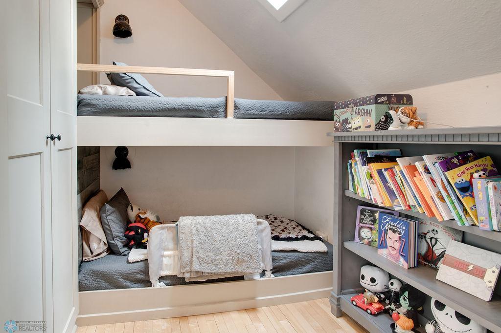 Upper level 2nd bedroom