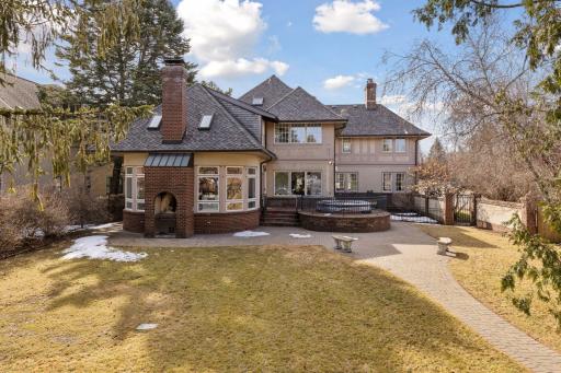 1943 Summit Avenue, Saint Paul, MN 55105
