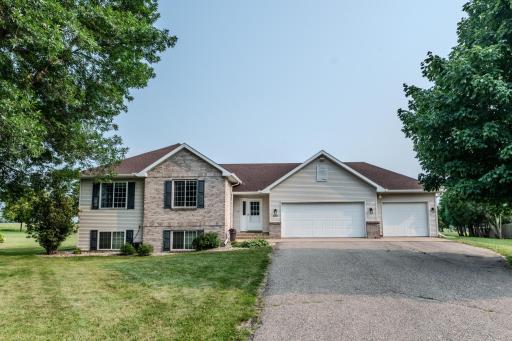 2309 10th Avenue SE, Willmar, MN 56201