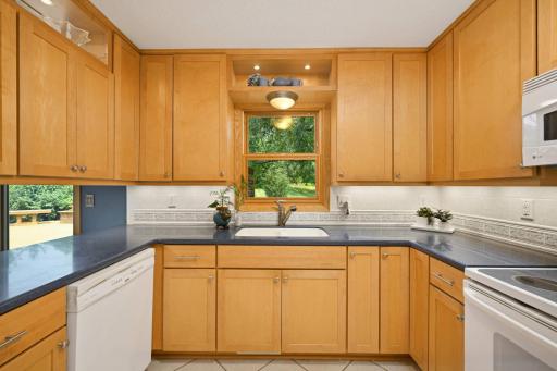 12246 Oxbow Drive, Eden Prairie, MN 55347