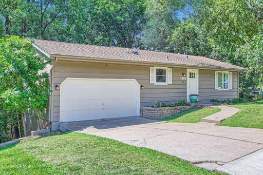 1413 Flag Avenue N, Golden Valley, MN 55427