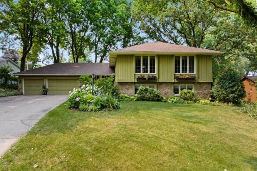 300 Hillcrest Lane, Burnsville, MN 55337
