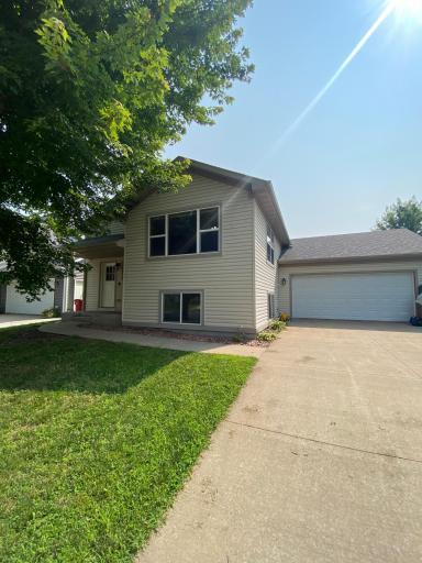105 8th Street NE, Plainview, MN 55964