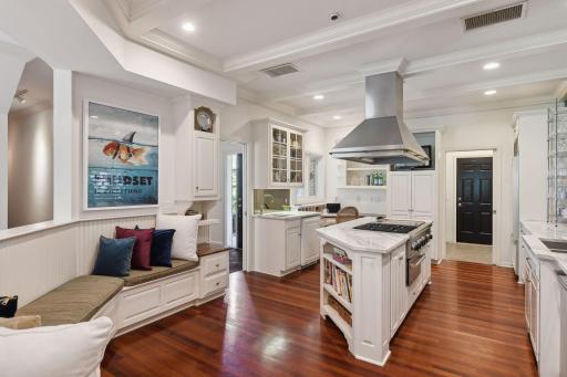365 Lake Street W, Wayzata, MN 55391