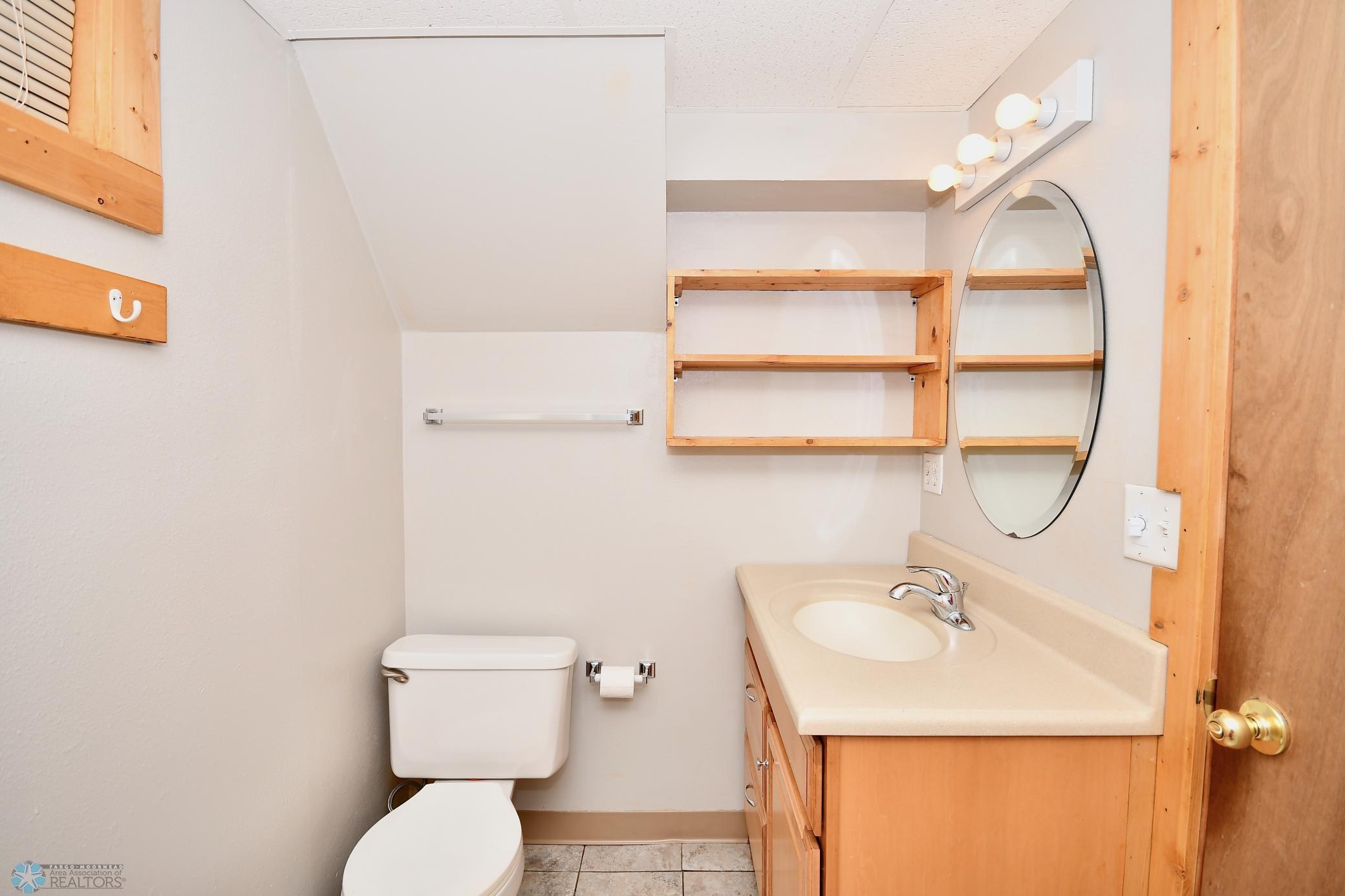Full Bathroom 2