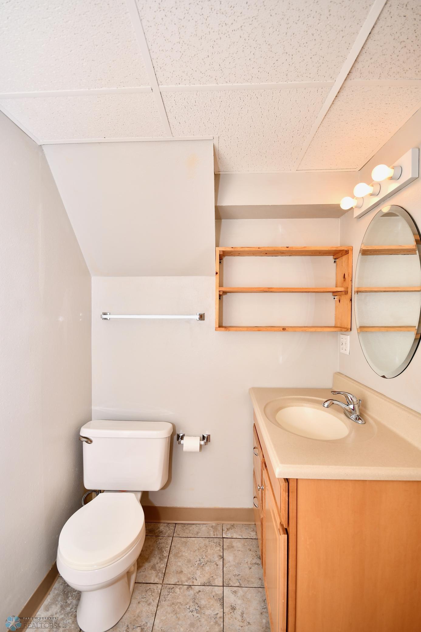 Full Bathroom 2