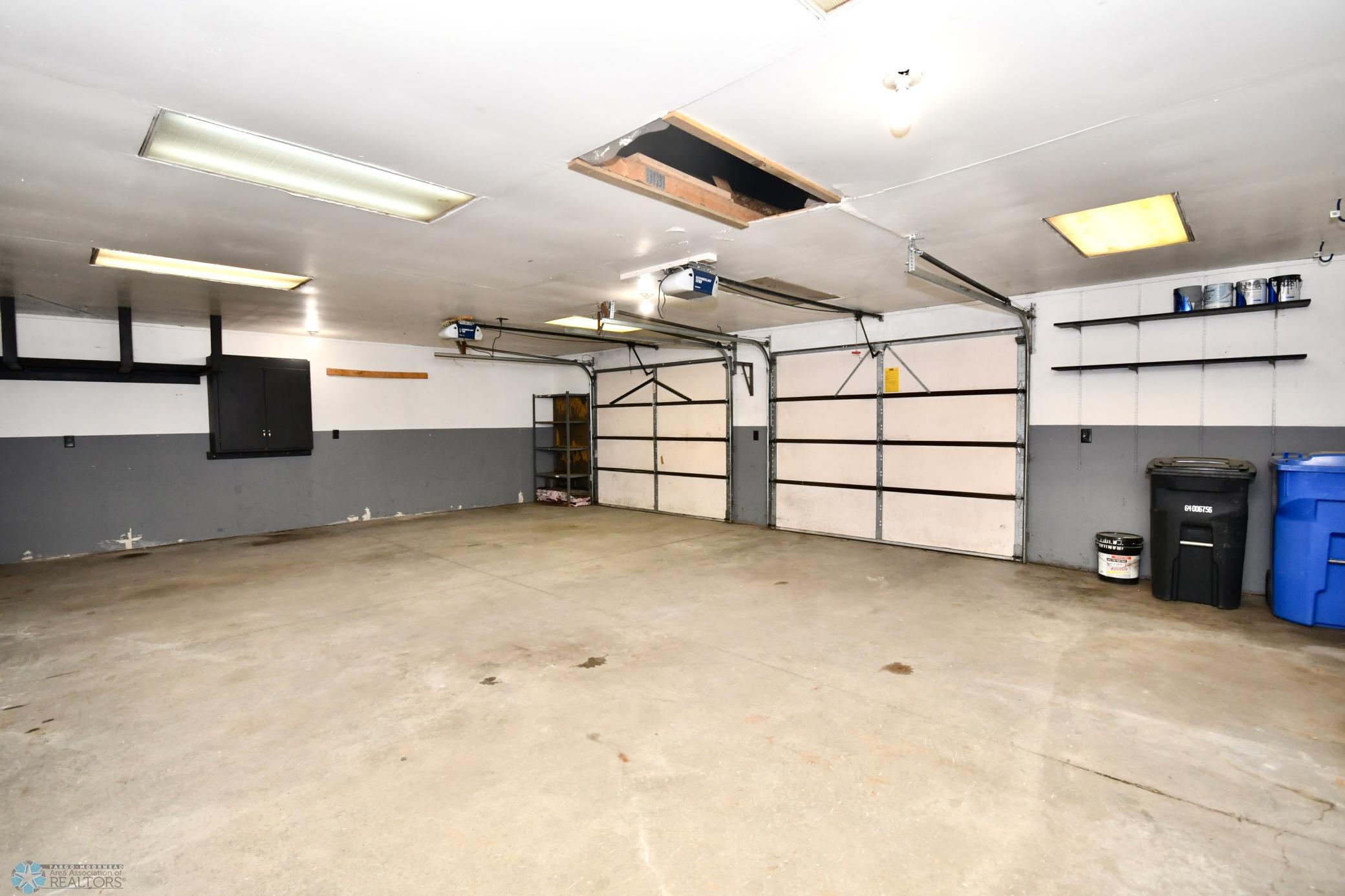 Oversized 2 stall garage 24'x32'