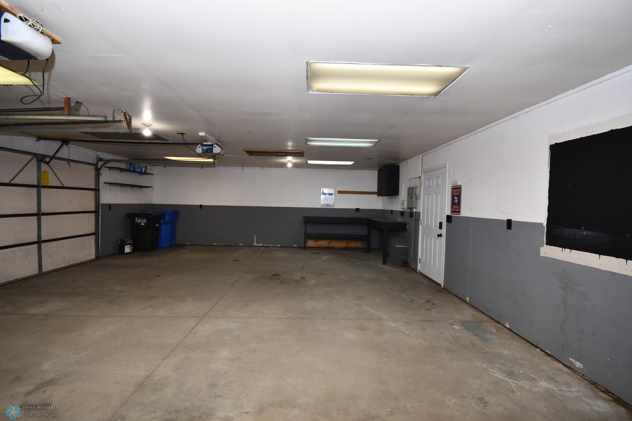 Oversized 2 stall garage 24'x32'
