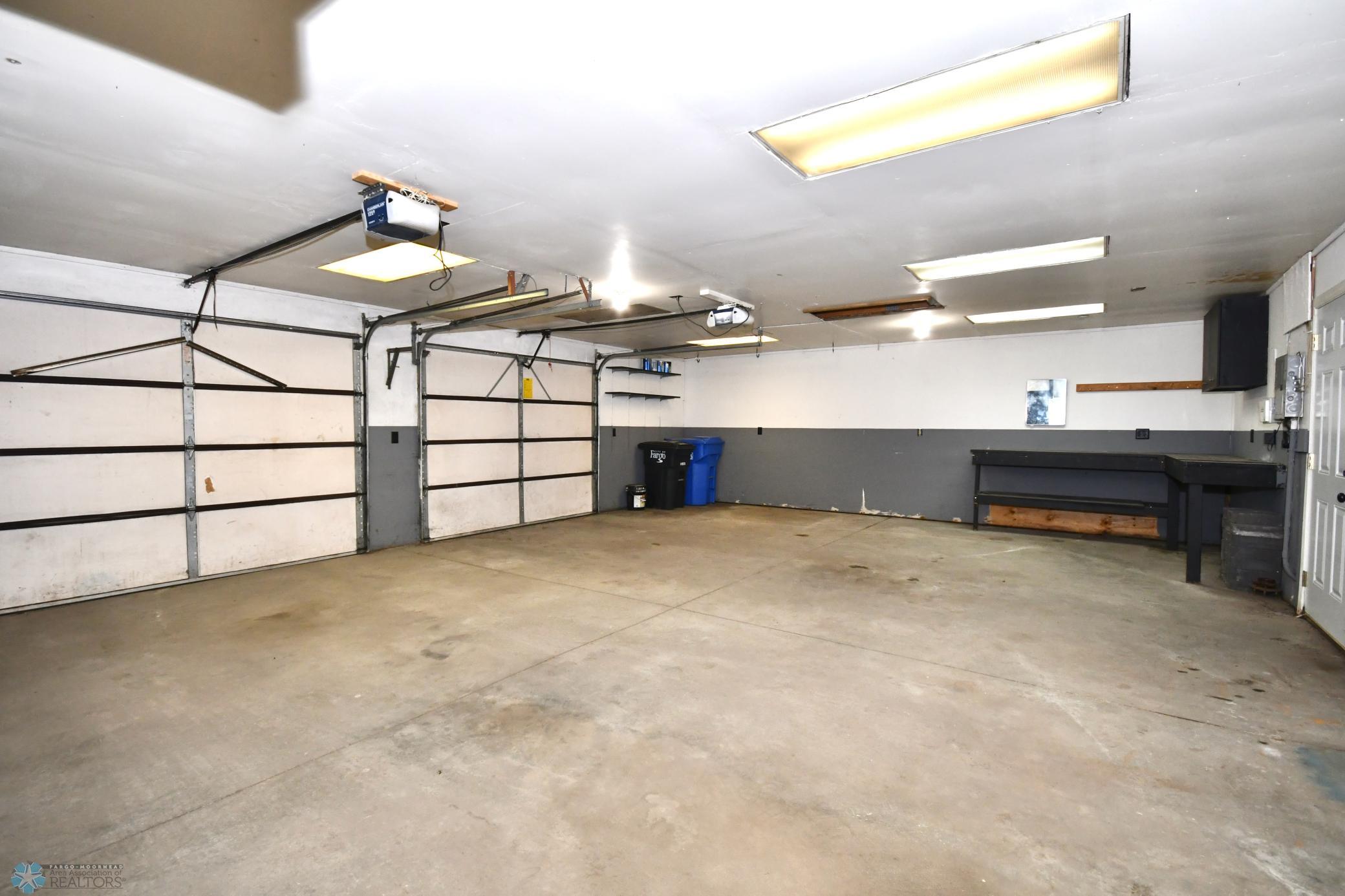 Oversized 2 stall garage 24'x32'