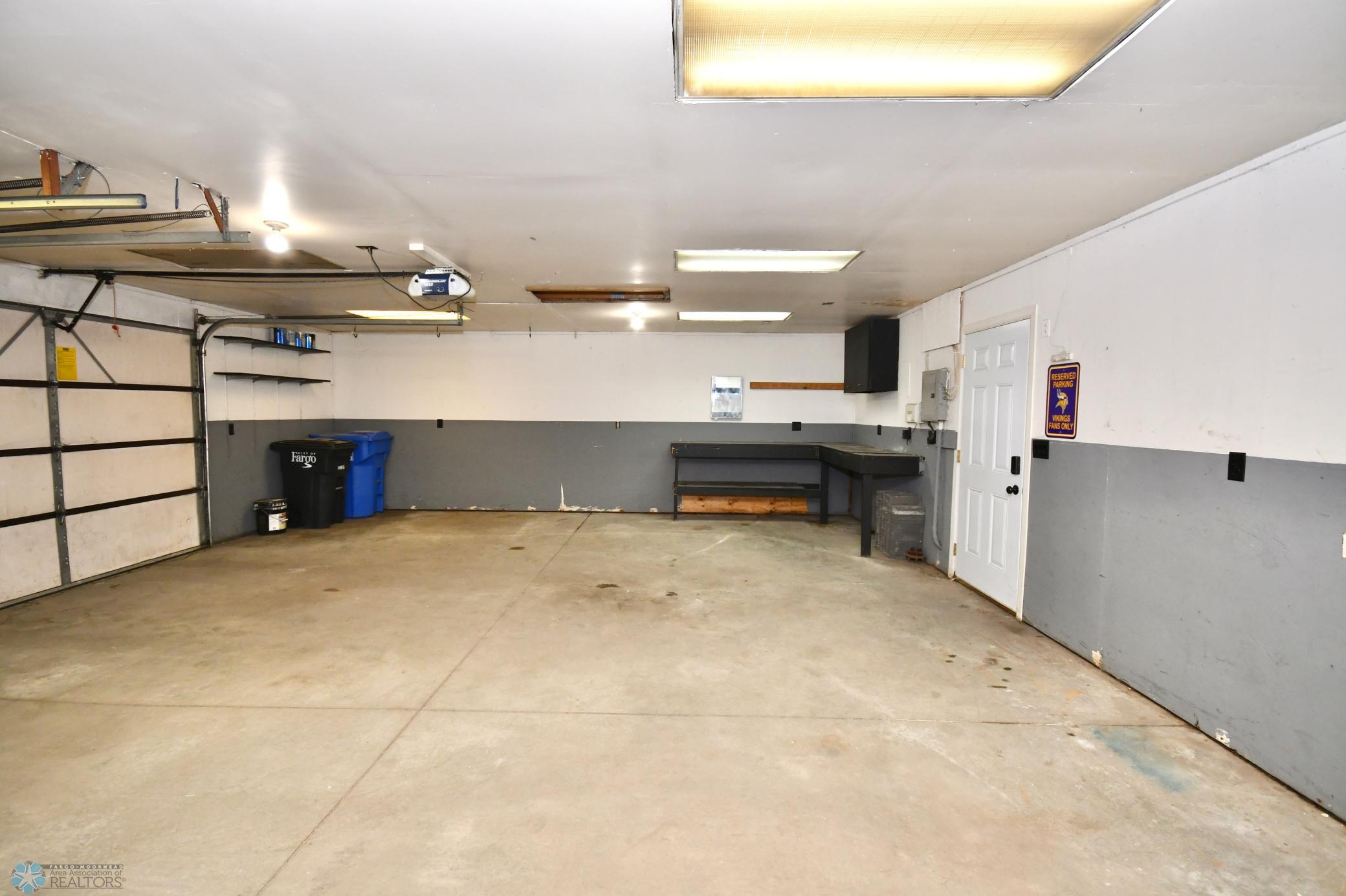 Oversized 2 stall garage 24'x32'