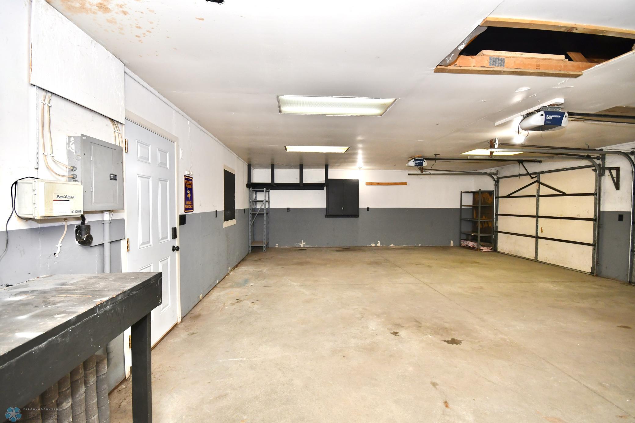 Oversized 2 stall garage 24'x32'