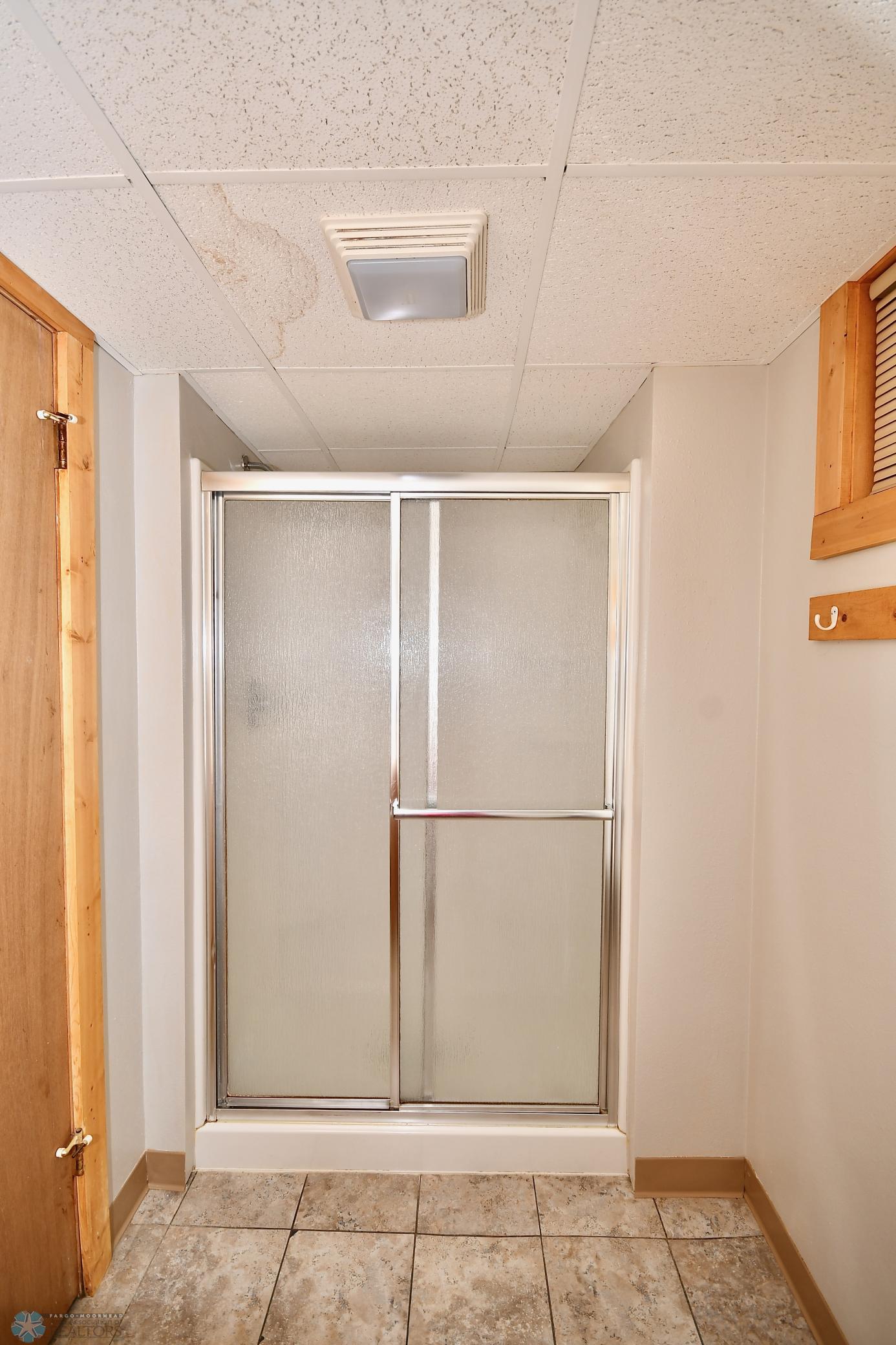 Full Bathroom 2
