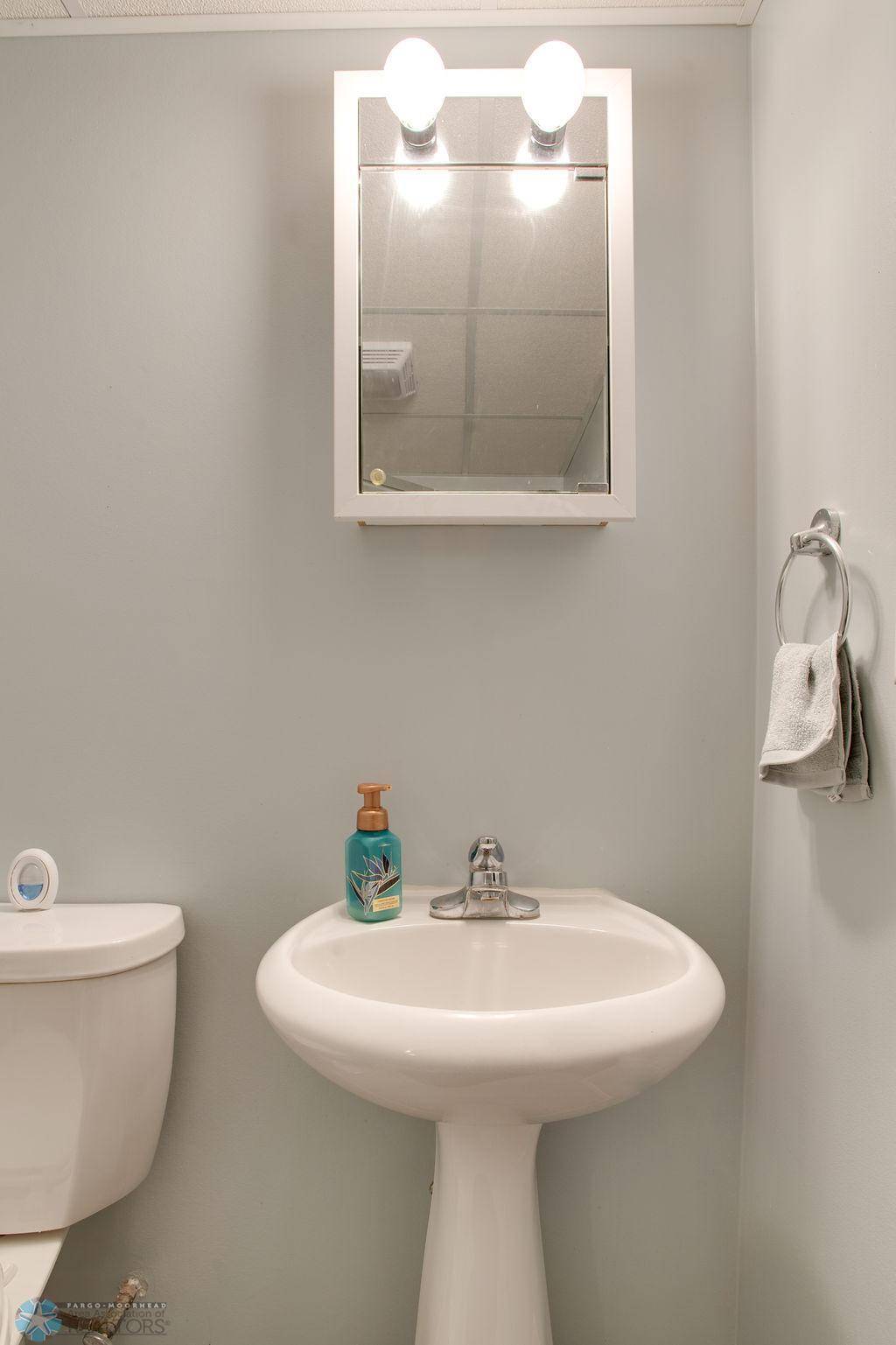 Basement 3/4 Bath 1_1.jpg
