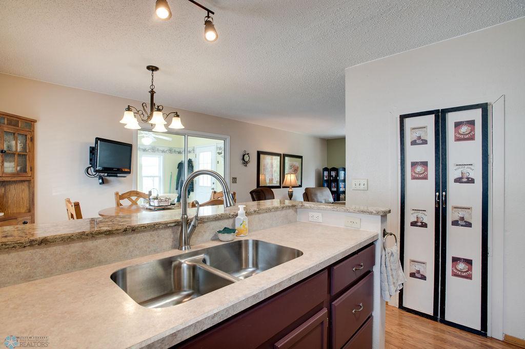 Kitchen 1_3.jpg