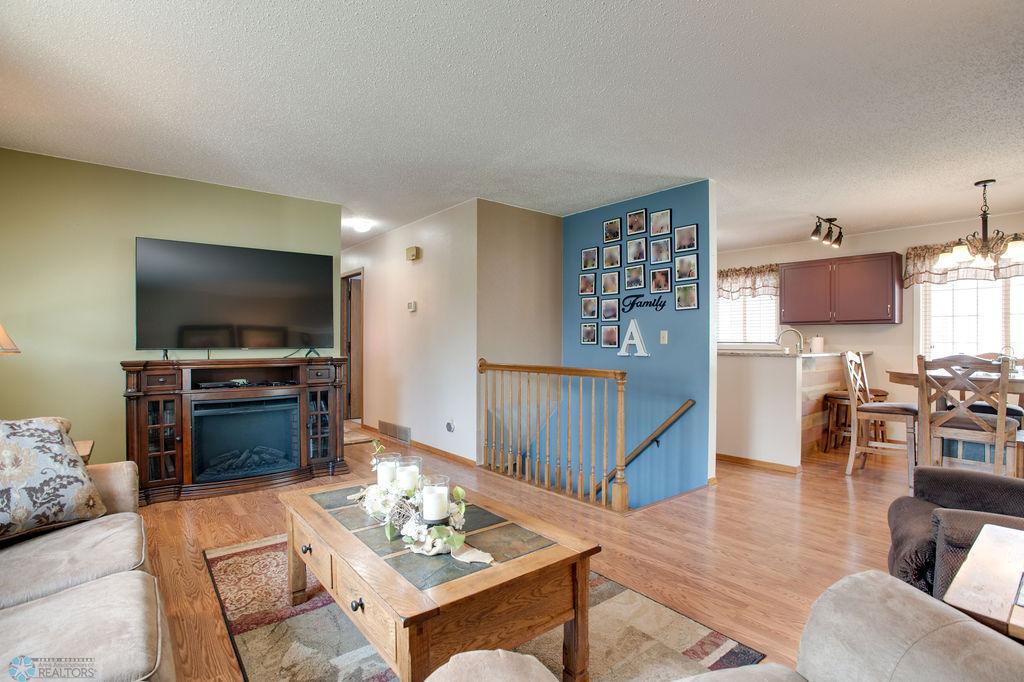 Living room 1_2.jpg