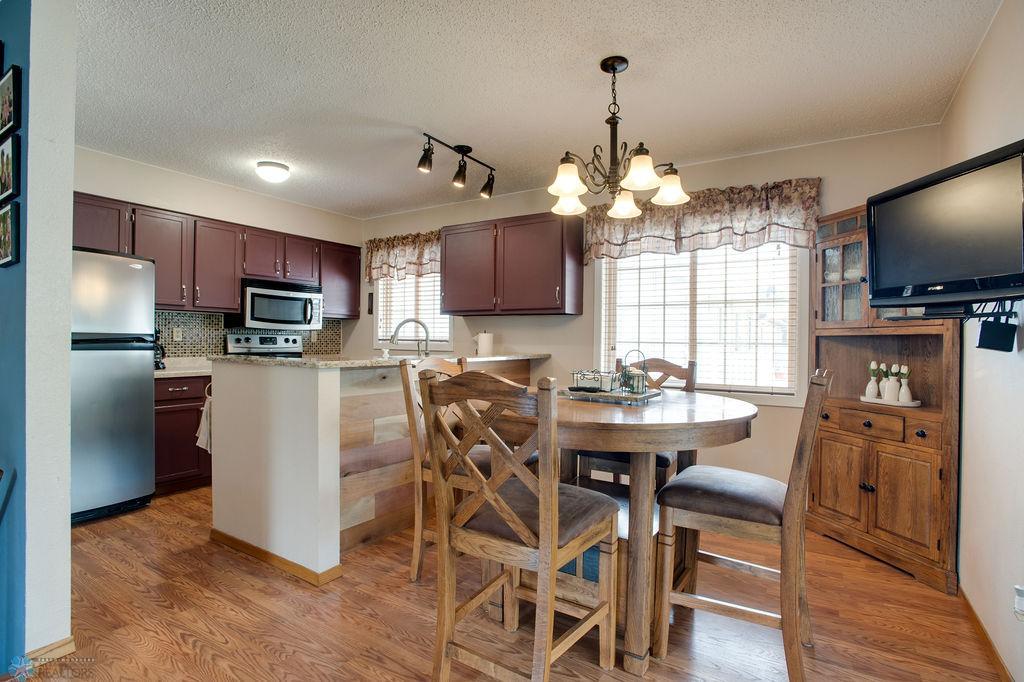 Kitchen.Dining 1_0.jpg