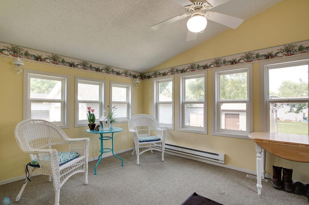 Sunroom 1_0.jpg