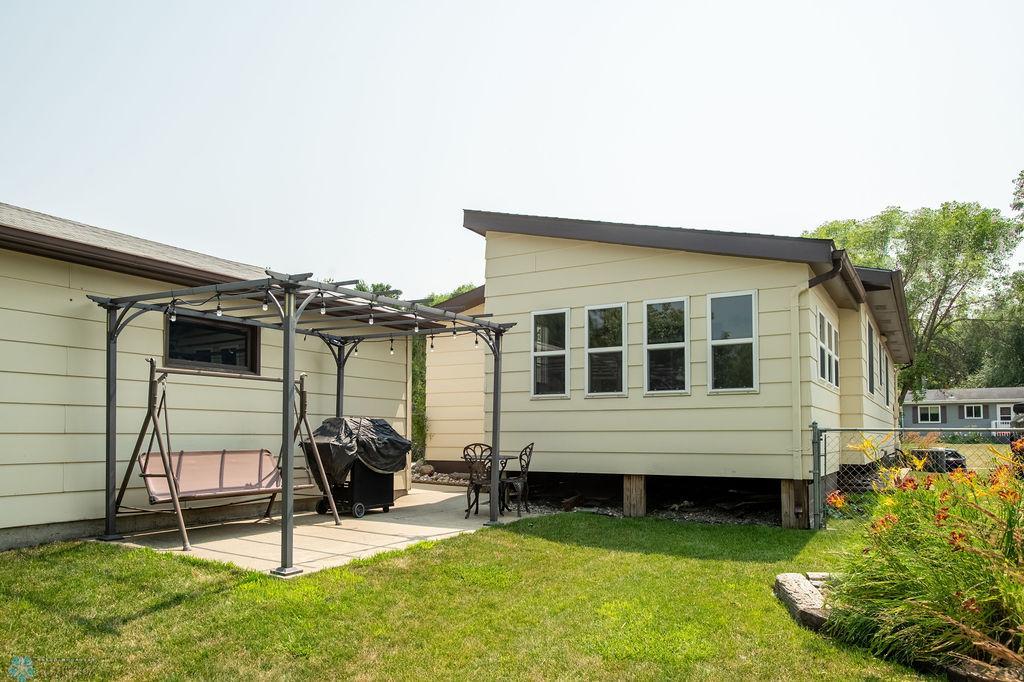 Exterior 1_4.jpg