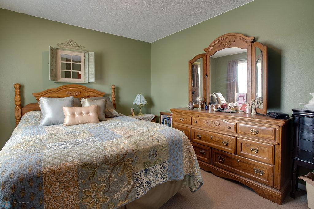 Primary Bed 1_1.jpg